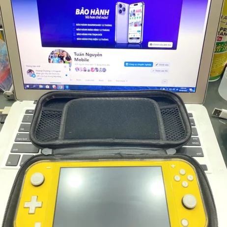nintendo-switch-lite-vang-cu-tui-dung Nintendo Switch Lite vàng cũ kèm túi đựng