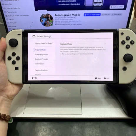 Nintendo Switch OLED trắng cũ màn hình cài đặt