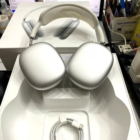 Tai nghe AirPods Max A2096 trắng cũ tổng thể kèm hộp và cáp sạc