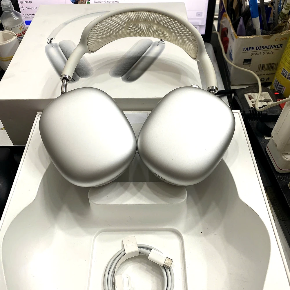 airpods-max-a2096-trang-cu-tong-the Tai nghe AirPods Max A2096 trắng cũ tổng thể kèm hộp và cáp sạc