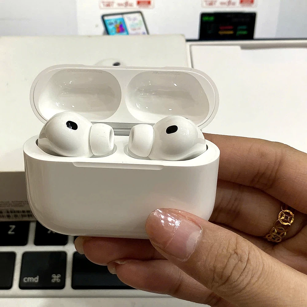 airpods-pro-3-cu-mo-hop-sac Tai nghe AirPods Pro 3 cũ mở hộp sạc