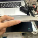 iPad Air 4 Bạc cận cảnh cạnh dưới