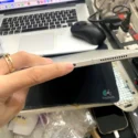 iPad Air 4 Bạc cận cảnh cổng USB-C