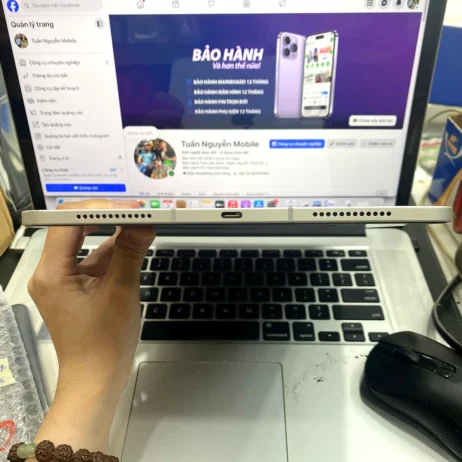 ipad-air-4-64gb-wifi-4g-bac-canh-duoi-usb-c iPad Air 4 Bạc cạnh dưới cổng USB-C và loa