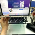 iPad Air 4 Bạc cạnh trên nút nguồn Touch ID