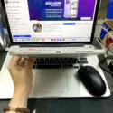 iPad Gen 10 Bạc cạnh dưới cổng USB-C và loa