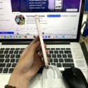 iPhone 17e 256GB Hồng cạnh phải nút nguồn