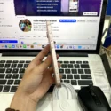 iPhone 17e 256GB Hồng cạnh trái nút tác vụ và âm lượng