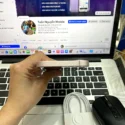 iPhone 17e 256GB Hồng cạnh trên