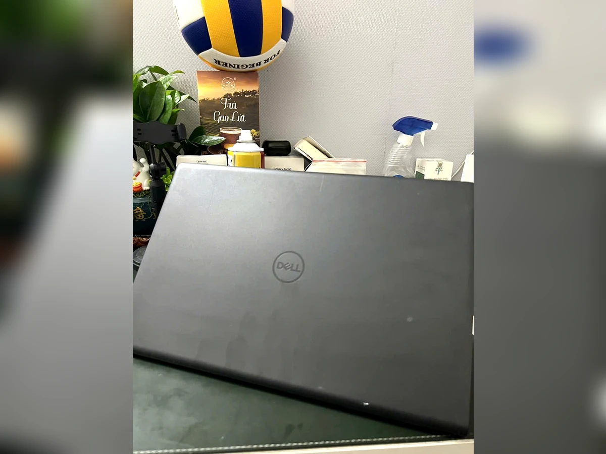 Laptop Dell Inspiron 15 3520 i5-1235U mặt lưng nguyên zin đẹp 98%