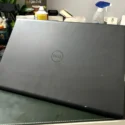 Laptop Dell Inspiron 15 3520 i5-1235U mặt lưng logo Dell