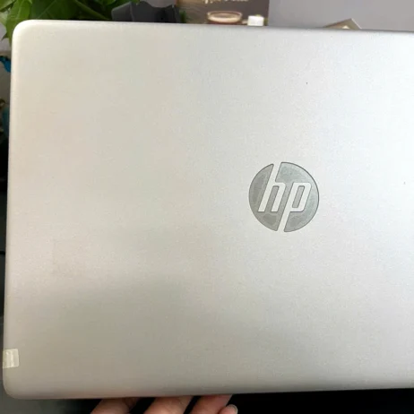 laptop-hp-240-g8-i5-1135g7-mat-lung Laptop HP 240 G8 i5-1135G7 mặt lưng màu bạc logo HP