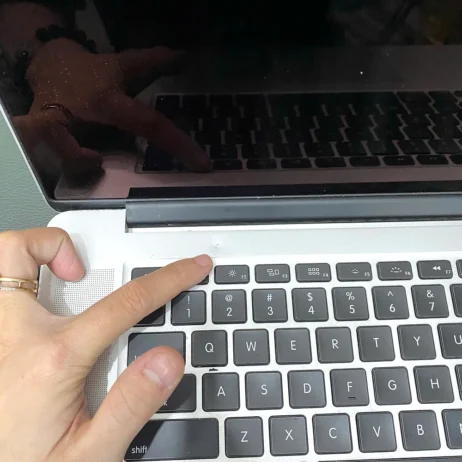 macbook-pro-retina-15-inch-2013-ban-phim MacBook Pro Retina 15 inch 2013 bàn phím